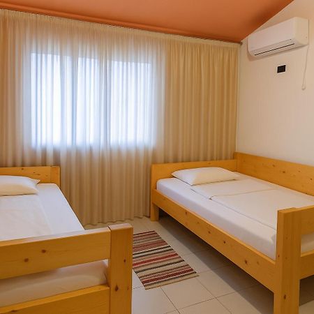 Cozy Big Apartment With Balcony Tirana Exterior photo