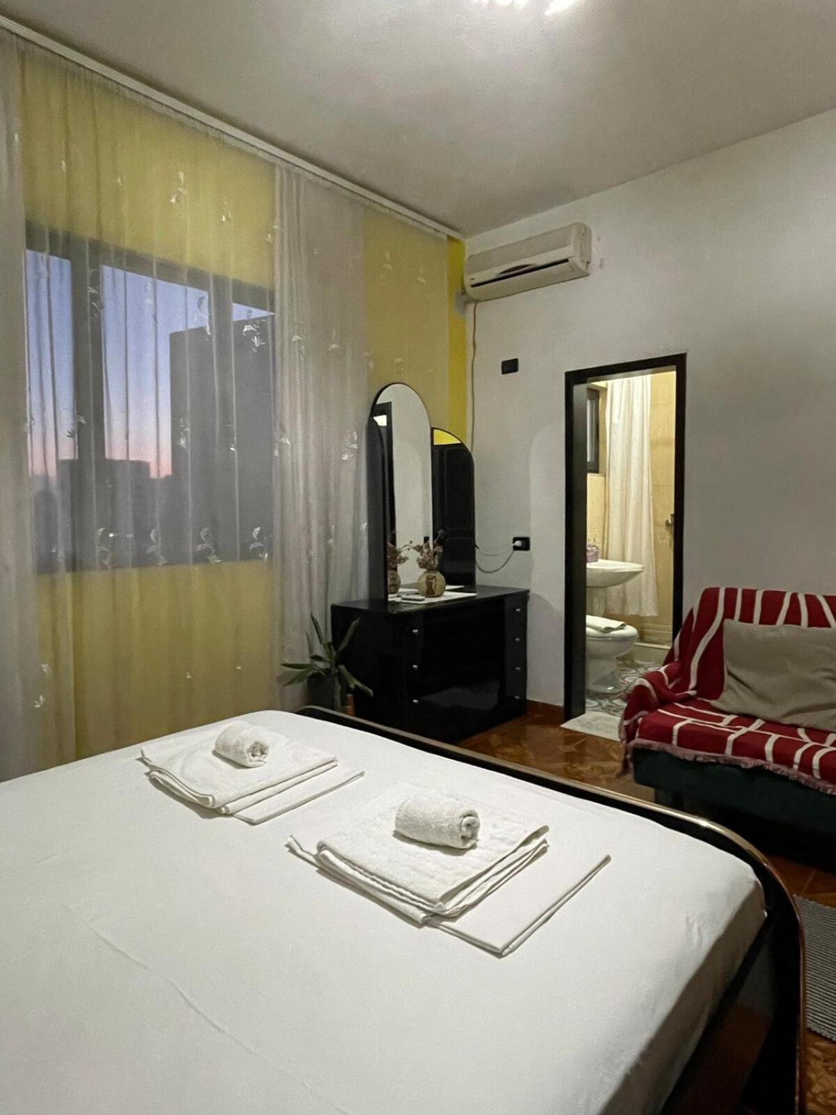 Cozy Big Apartment With Balcony Tirana Exterior photo